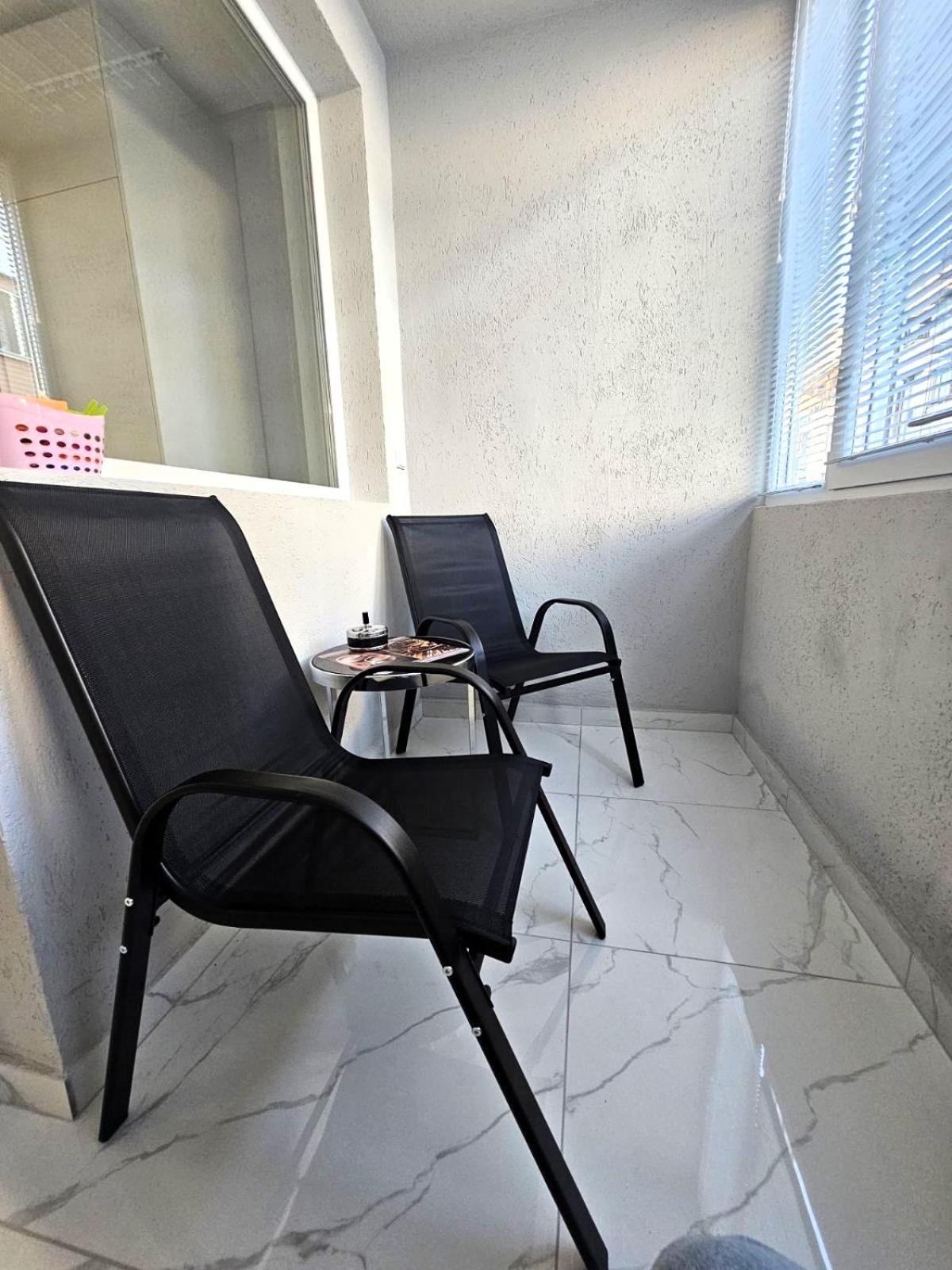 Apartment Bohemi With Free Parking Burgas Stad Buitenkant foto